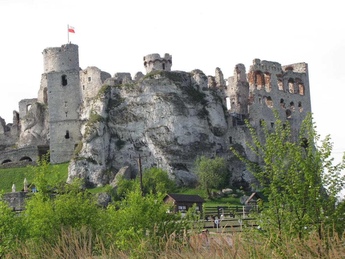 Średniowieczne zamki i jurajskie skałki - to kolejna z naszych propozycji turystycznych na wielką majówkę. Atrakcjom województwa śląskiego przyjrzał się nasz reporter Marcin Buczek. 