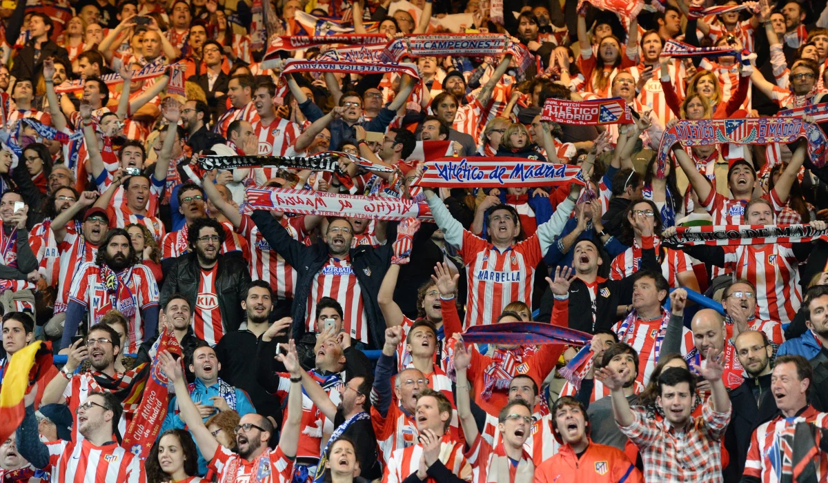 Hiszpańskie media po tym, jak Atletico Madryt dołączyło do lokalnego rywala Realu w finale Ligi Mistrzów, nie tylko wychwalają świetną postawię piłkarzy, ale przede wszystkim wybiegają w przyszłość do meczu w Lizbonie. "To będzie fiesta madryckiego futbolu" - napisał "La Razon".