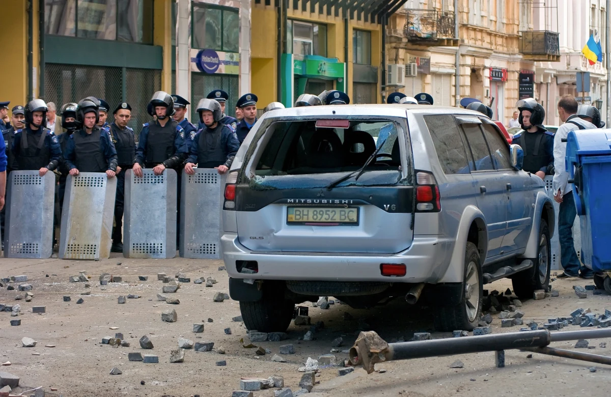 Przetrzymywani przez prorosyjskich separatystów w Słowiańsku we wschodniej Ukrainie obserwatorzy OBWE zostali uwolnieni. Wśród uwolnionych jest Polak. Taką informację przekazał przebywający na Ukrainie wysłannik prezydenta Rosji, Władimir Łukin. Potwierdził ją dyrektor Centrum Zapobiegania Konfliktom OBWE, ambasador Adam Kobieracki. 
