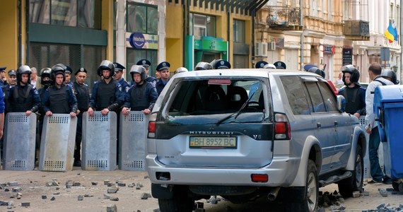 Przetrzymywani przez prorosyjskich separatystów w Słowiańsku we wschodniej Ukrainie obserwatorzy OBWE zostali uwolnieni. Wśród uwolnionych jest Polak. Taką informację przekazał przebywający na Ukrainie wysłannik prezydenta Rosji, Władimir Łukin. Potwierdził ją dyrektor Centrum Zapobiegania Konfliktom OBWE, ambasador Adam Kobieracki. 