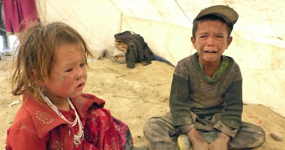 W prowincji Badachszan w północno-wschodnim Afganistanie trwa dramatyczna akcja ratunkowa po przejściu lawiny błotnej. W piątek zmiotła ona z powierzchni ziemi całą wieś w okręgu Argo. Agencja Reutera podała, że zginęło ponad dwa tysiące ludzi.