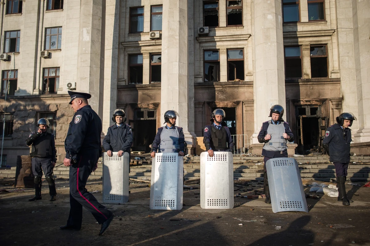 Ministerstwo Spraw Zagranicznych apeluje, żeby Polacy opuścili teren Obwodu Donieckiego i Ługańskiego na Ukrainie i wstrzymali się z wyjazdami do Odessy. Ma to związek z ostatnimi wydarzeniami w tamtym rejonie. Po zamieszkach i pożarze w Odessie, gdzie doszło do brutalnych starć między zwolennikami jedności tego kraju a prorosyjskimi separatystami, zginęło ponad 40 osób.