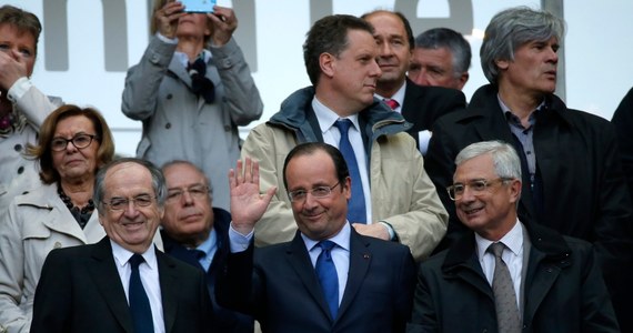 Nowa wybranka serca prezydenta Hollande’a – paryska aktorka Julie Gayet – postanowiła zerwać z szefem państwa. Ujawnił to francuski tygodnik „Gala”. Według popularnego pisma, 41-letnia kobieta miała dość ścigających ją tabunów paparazzich.