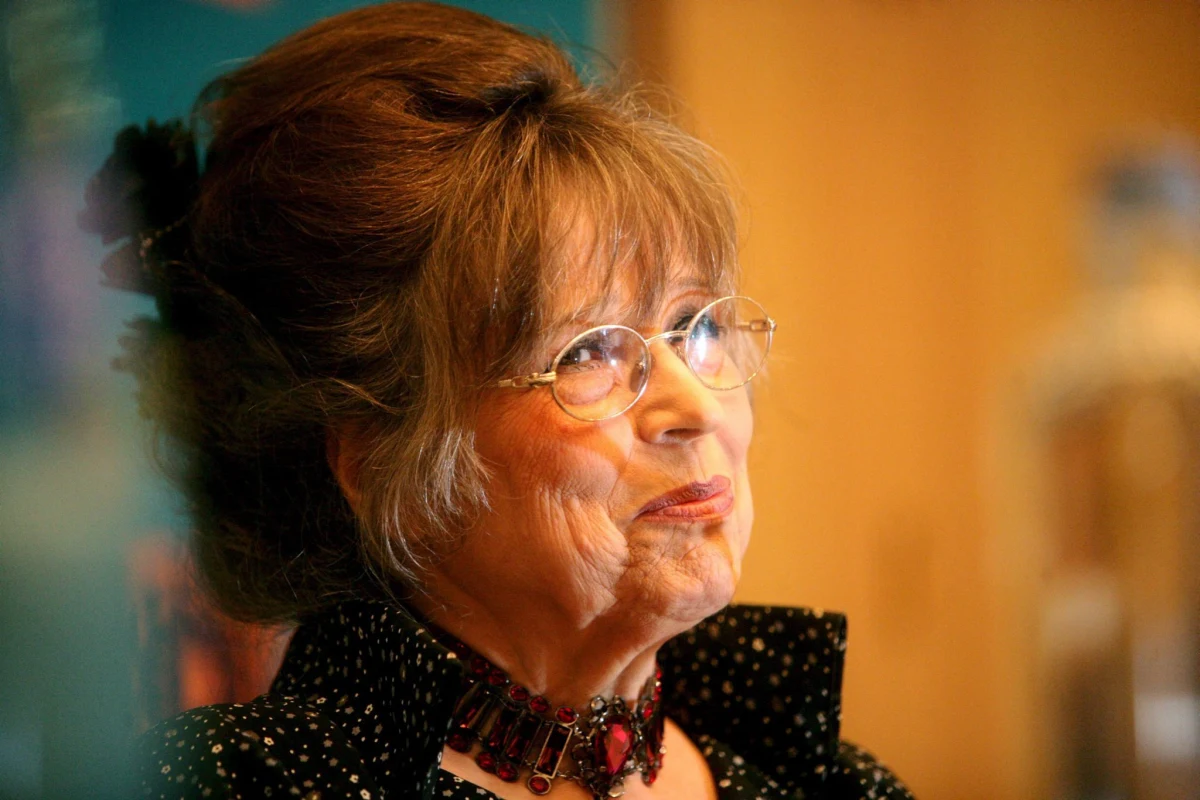 Wdowa po twórcy "Mechanicznej pomarańczy", Christiane Kubrick otworzyła dziś wraz z producentem Janem Harlanem wystawę prezentującą życie i twórczość jej męża. "Swoją twórczością Stanley wyprzedził swój czas" - mówiła. "Młodzież rozumie jego filmy znacznie lepiej niż członkowie jego generacji" - podkreślała. 