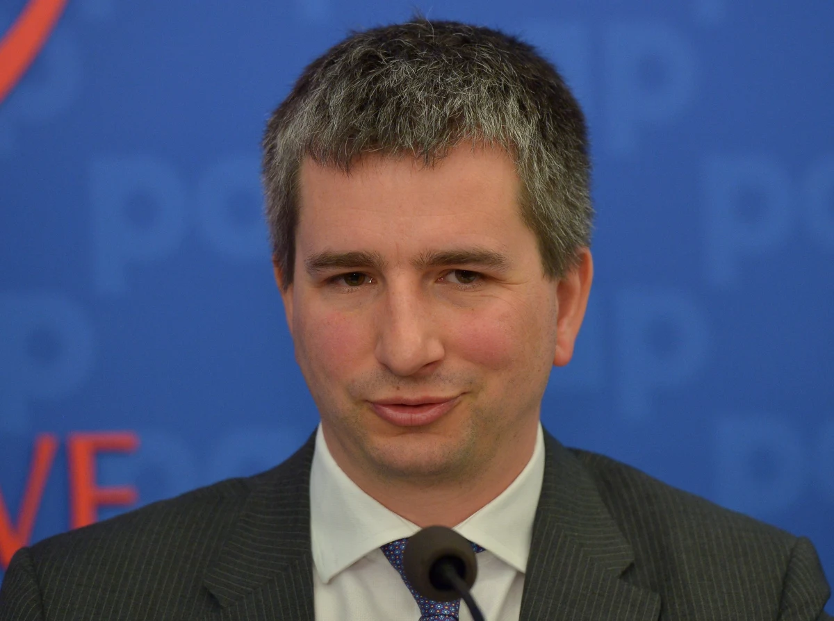 Poniedziałkowa "Rzeczpospolita" publikuje wywiad z szefem resortu finansów Mateuszem Szczurkiem. "Pewnie, że podatki mogłyby być niższe" - mówi gazecie następca Jacka Rostowskiego. 