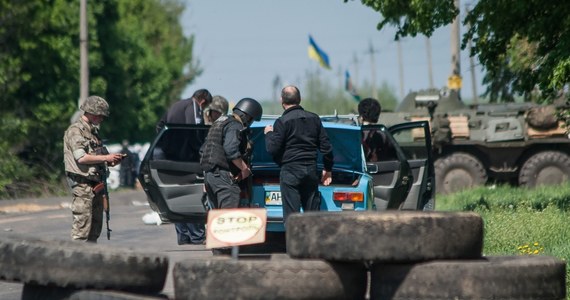 Czterech wojskowych z ukraińskich sił antyterrorystycznych zginęło, a około 30 zostało rannych w operacji przeciwko separatystom w opanowanym przez nich Słowiańsku w obwodzie donieckim na wschodzie kraju - poinformowało MSW Ukrainy.
Według resortu są także ofiary wśród ludności cywilnej. Ich liczby nie podano. 