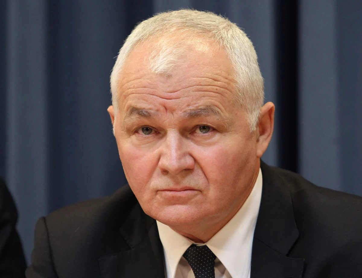 "Te wszystkie informacje zostały zdementowane" - tak krótko komentuje rewelacje Pawła Piskorskiego Jan Krzysztof Bielecki - były premier i założyciel Kongresu Liberalno-Demokratycznego. Piskorski w swojej książce twierdzi, że KLD miało być finansowane przez niemieckie CDU. Sprawa została nagłośniona przez tygodnik „Wprost”.