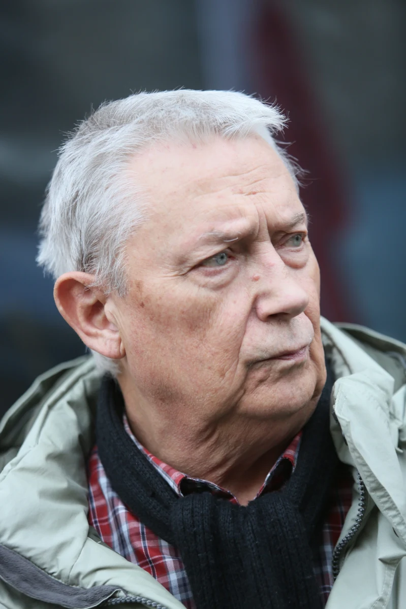 "Wojciech Młynarski, słynny poeta, pieśniarz i satyryk, trafił do szpitala w Warszawie" - pisze "Fakt". Artysta ma poważne kłopoty z sercem. 