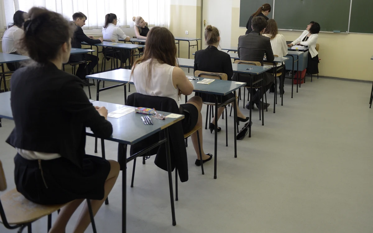 Pierwszy dzień egzaminacyjnego maratonu już za maturzystami, we wtorek zmierzą się z matematyką na poziomie podstawowym! To jeden z trzech egzaminów obowiązkowych - obok polskiego i języka obcego również na poziomie podstawowym. Na RMF 24 opublikujemy oczywiście arkusz zadań i propozycje odpowiedzi!