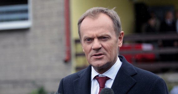 "O węglu będziemy rozmawiali twardo, na liczbach" - zapowiedział po wczorajszym spotkaniu z górniczymi związkami premier Donald Tusk. Wskazał, że rozmowa w najbliższych dniach będzie dotyczyła m.in. możliwości obniżenia kosztów wydobycia i zaangażowania publicznych środków w ochronę polskiego węgla. 