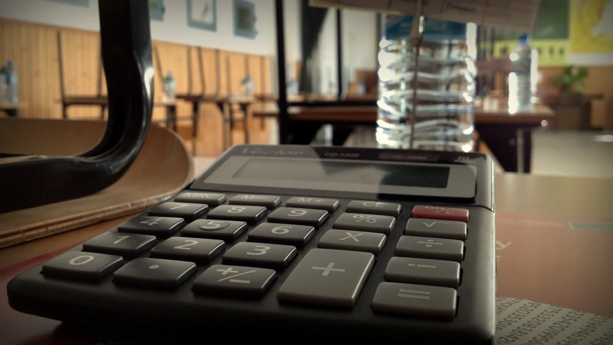 Egzamin maturalny z matematyki przebiegł spokojnie i bez zakłóceń procedur - poinformowała wicedyrektor Centralnej Komisji Egzaminacyjnej Mariola Konopka. Maturzyści zdawali egzamin na poziomie podstawowym. 