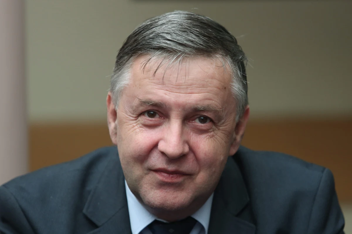 Nawet półtora miliona osób może cierpieć w Polsce na choroby rzadkie. Schorzenia te bardzo trudno diagnozować i leczyć między innymi ze względu na ich liczbę. „Jest ich już dzisiaj około 8 tysięcy. Co tydzień kilka nowych jest odkrywanych” – mówi w rozmowie z RMF FM prof. Tomasz Grodzicki, dziekan Wydziału Lekarskiego Collegium Medicum Uniwersytetu Jagiellońskiego, który objął honorowym patronatem Międzynarodowy Dzień Badań Klinicznych poświęcony chorobom rzadkim. Konferencja z udziałem ekspertów z Polski i zagranicy po raz pierwszy została zorganizowana w Krakowie.