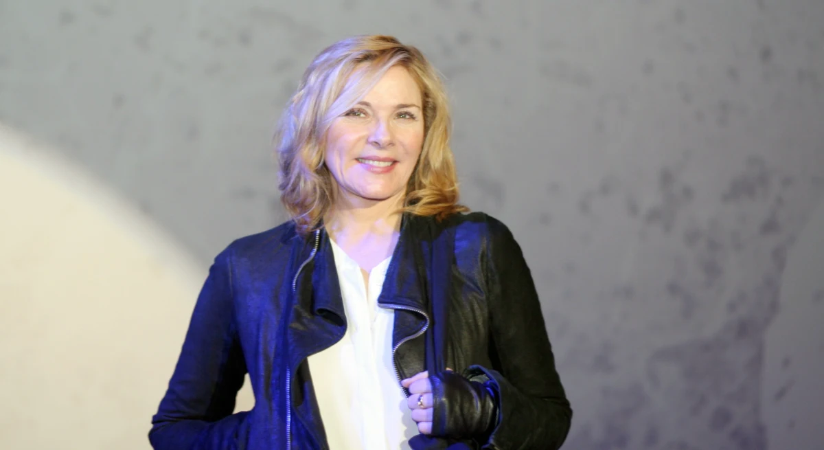 "Dzień dobry. Jeszcze Polska nie zginęła, póki my żyjemy" - tak przywitała się z uczestnikami festiwalu Off Plus Camera Kim Cattrall, gwiazda "Seksu w wielkim mieście". "Niektórzy ludzie boją się klaunów. Ja ich kocham. Sama jestem fajnym, seksownym klaunem" - stwierdziła. 