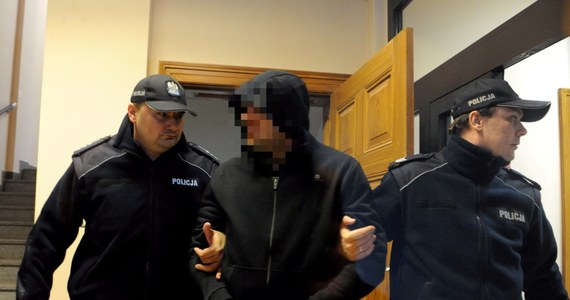 ​Jeszcze w tym miesiącu ma być gotowy akt oskarżenia wobec kierowcy, który w Nowy Rok zabił w Kamieniu Pomorskim sześć osób - dowiedziała się reporterka RMF FM Aneta Łuczkowska. Przesłuchano w tej sprawie biegłego, który zrekonstruował przebieg wypadku. Prowadzący samochód Mateusz S. ma zarzut spowodowania w stanie nietrzeźwym katastrofy w ruchu lądowym, której skutkiem była śmierć wielu osób. Grozi mu do 15 lat więzienia.