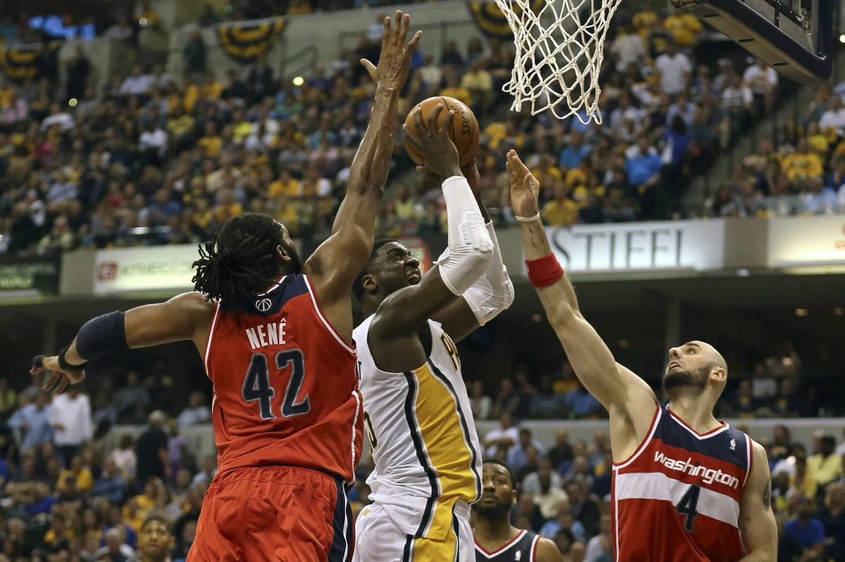 Mimo Marcina Gortata, który zdobył 21 punktów i 11 zbiórek, koszykarze Washington Wizards w drugim półfinałowym meczu Konferencji Wschodniej ligi NBA przegrali na wyjeździe Indiana Pacers 82:86. W rywalizacji play off do czterech zwycięstw jest remis 1-1. Spotkanie było wyrównane i zacięte w odróżnieniu od pierwszej konfrontacji tych drużyn w hali Bankers Life Fieldhouse, wygranej bez problemów przez zespół z Waszyngtonu.