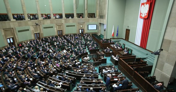 Sejm tak przeciąga procedury, że większość spraw posłów-piratów drogowych się przedawnia. Posłowie zawarli w tej sprawie ponadpartyjną koalicję – taką tezę stawia dziś „Gazeta Wyborcza”.