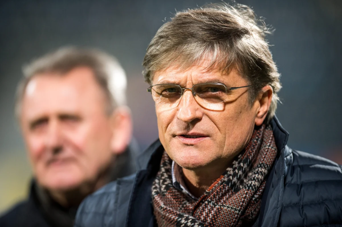 Pracę naszej reprezentacji i jej trenera Adama Nawałki weryfikuje najnowszy ranking FIFA. Biało-czerwoni nadal zajmują w nim 72. miejsce. W czołówce majowej listy bez zmian. Prowadzą mistrzowie świata oraz Europy - Hiszpanie, przed Niemcami i Portugalią. Na czwartą pozycję awansowali Brazylijczycy.