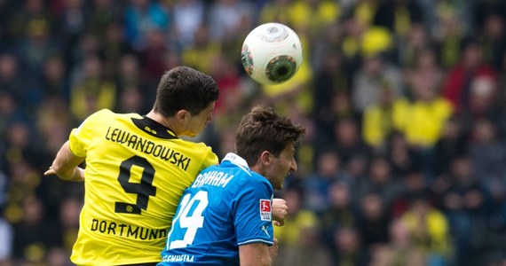 Portal piłkarski goal.com złożył najlepszą jedenastkę sezonu niemieckiej Bundesligi. Dziennikarze zdecydowali się na ustawienie 4-2-3-1. Ich zdaniem jest tylko jeden człowiek, który może mieć koszulę z numerem 9. To nasz napastnik Robert Lewandowski.