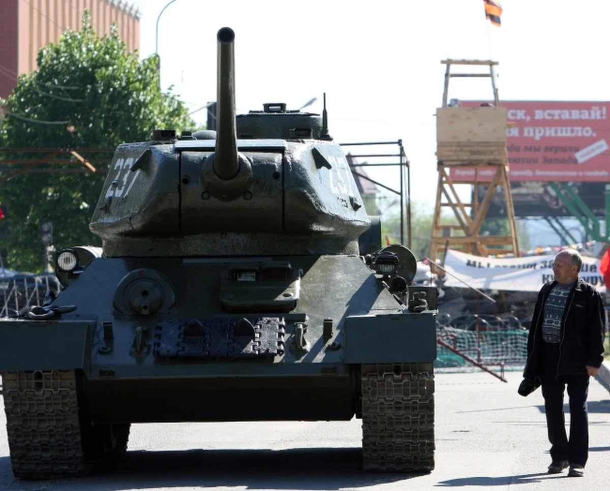 Międzynarodowi negocjatorzy przedstawili władzom w Kijowie "mapę drogową" rozwiązania ukraińskiego kryzysu - pisze Reuters. Plan pokojowy głosi, że wszystkie strony powinny powstrzymać się od przemocy, zastraszania i prowokacyjnych działań. 