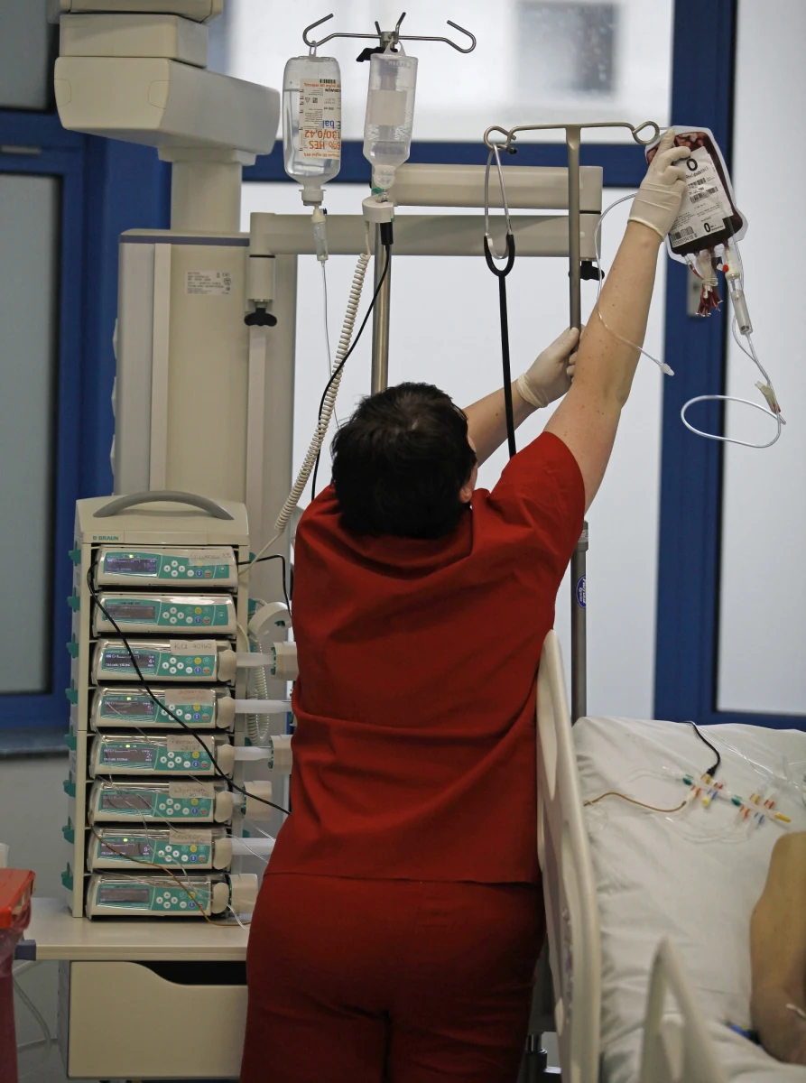 Polskie Towarzystwo Onkologiczne wycofuje poparcie dla pakietu onkologicznego ministra Bartosza Arłukowicza – ustalił reporter RMF FM. Na pakiecie suchej nitki nie zostawia też Naczelna Rada Lekarska.  