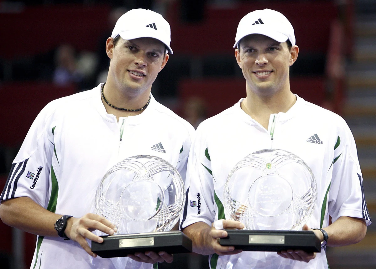 Mariusz Fyrstenberg i Marcin Matkowski odpadli w ćwierćfinale turnieju ATP Tour na ziemnych kortach w Madrycie. Polski debel przegrał z amerykańskimi bliźniakami Bobem i Mikem Bryanami 6:7, 3:6.
