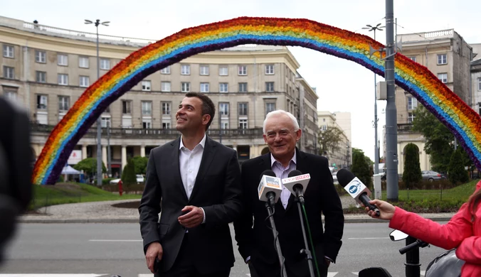 SLD promowało swoich kandydatów pod tęczą na pl. Zbawiciela 