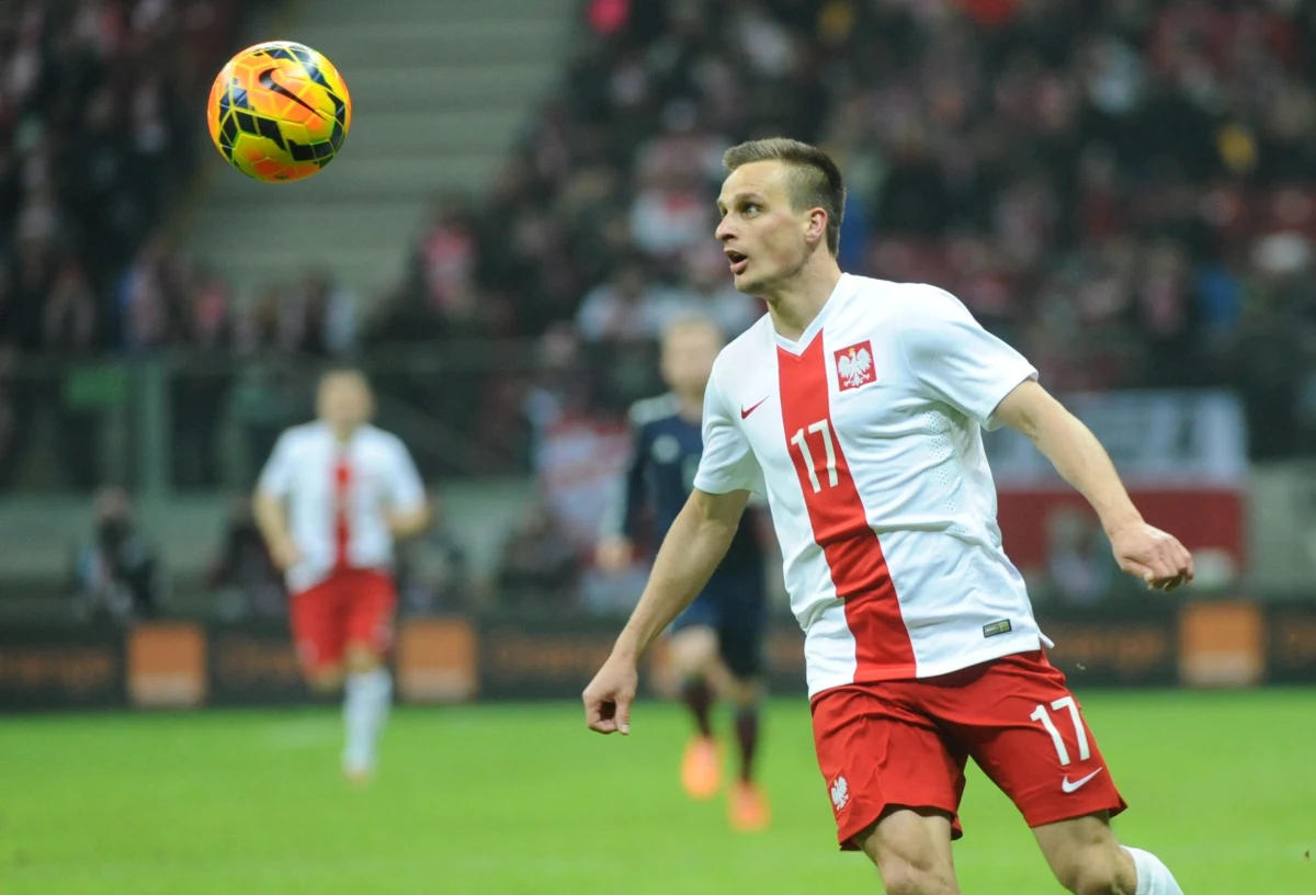 Sławomir Peszko podpisał dwuletni kontrakt z FC Koeln, które zapewniło sobie awans do niemieckiej ekstraklasy piłkarskiej. Piłkarz reprezentacji Polski w zespole z Kolonii występował w tym sezonie na zasadzie wypożyczenia z włoskiej Parmy.