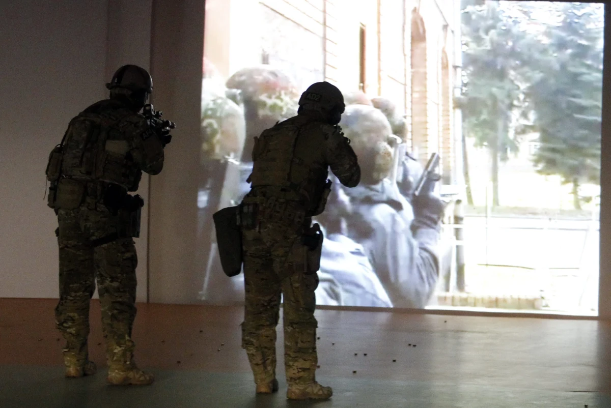 Od kilku dni trwają ćwiczenia żołnierzy Jednostki Wojskowej Komandosów. Niestety, lądujące po godz. 22 maszyny nie pozwalają zmrużyć oka mieszkańcom Lublińca, którzy skarżą się na to w "Dzienniku Zachodnim".