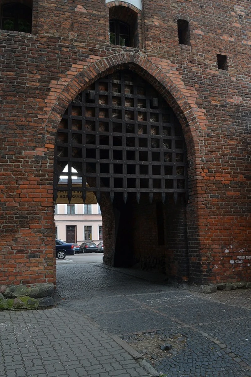 Historia Brodnicy jest nierozerwalnie związana z Zakonem Krzyżaków - mieli oni tutaj jedną ze swoich siedzib i nadali miastu kształt, który zachowało do dziś. Pozostawili po sobie też kilka legend – między innymi o pochodzeniu brodnickiego herbu, na którym widnieje ręka. 
