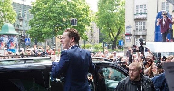 Gwiazdor serialu "Sherlock" Benedict Cumberbatch spotkał się z widzami na festiwalu Off Plus Camera w Krakowie. Jak powiedział, zajmująca się produkcją filmową firma, której jest współwłaścicielem, rozważa kręcenie w przyszłości filmu w Polsce.
