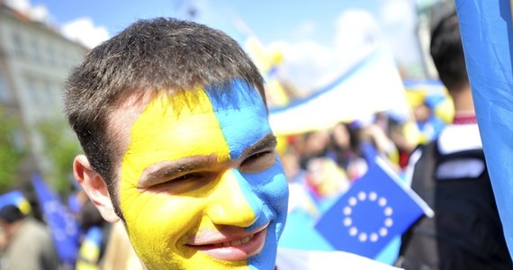 Liczne ukraińskie flagi niesiono na tegorocznej Paradzie Schumana, która przeszła ulicami stolicy, gromadząc kilka tysięcy uczestników z kraju i zagranicy. Piętnasta Parada odbywała się pod hasłem "miasto otwarte".
