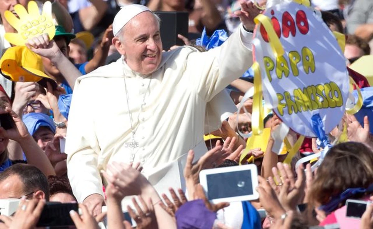 Papież Franciszek wezwał wiernych do modlitwy o uwolnienie około 270 uczennic z Nigerii, porwanych przez islamistyczne ugrupowanie Boko Haram. Apel papieża zamieszczono w sobotę na jego profilu na Twitterze.