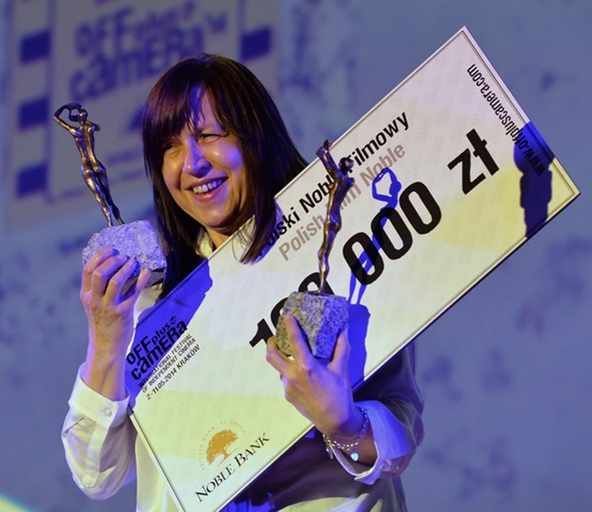 Gdyby jakiś postronny i niekoniecznie życzliwy obserwator wziął do ręki grubą żółtą książkę "Off Plus Camera 2014. Katalog" i choć pobieżnie ją przekartkował, mógłby dojść do wniosku, że na 10 dni Kraków opanowało jakieś międzynarodowe sprzysiężenie erotomanów. Bohaterowie sporej części prezentowanych filmów odkrywają swoją seksualność w młodości, poznają ją na nowo po latach, eksperymentują, przekraczają granice… Sodoma i gomora - można by powiedzieć. Brakuje tylko kobiety z brodą - dorzuci ktoś, kto jeszcze nie może zasnąć po traumatycznych przeżyciach sobotniej nocy.