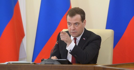 Premier Rosji ostrzega Mołdawię po tym, jak zatrzymała na lotnisku w Kiszyniowie samolot z rosyjskim wicepremierem Dmitrijem Rogozinem. Podczas posiedzenia rządu Dimitrij Miedwiediew powiedział, że Rosja uwzględni ten incydent "przy współpracy gospodarczej" z Mołdawią.