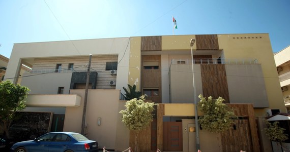 Uprowadzony w kwietniu jordański ambasador w Libii został uwolniony i wrócił już do swojego kraju - poinformowało MSZ Jordanii. Według mediów w zamian za uwolnienie ambasadora Jordania zgodziła się wypuścić na wolność libijskiego terrorystę. 