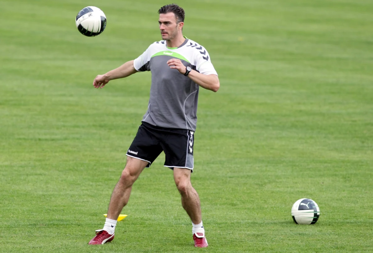 ​"Blamażu się nie obawiam, ale to nie tajemnica, że rywale będą bardziej zmotywowani" - mówi o wieczornym meczu Polski z Niemcami były reprezentant kraju Marcin Żewłakow. W rozmowie z reporterem RMF FM Kacprem Merkiem broni też powołania do kadry Thiago Cionka, na co dzień występującego we włoskiej drugiej lidze.