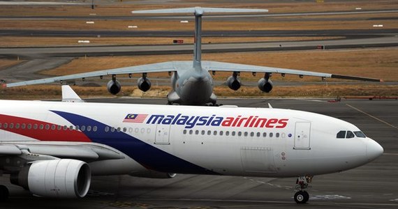 Australijskie władze nie przerywają poszukiwań zaginionego samolotu linii Malaysia Airlines, na którego pokładzie znajdowało się 239 pasażerów. Na dalszą operację rząd w Canberze przeznaczy 84 miliony USD - wynika z dokumentów opublikowanych we wtorek,
