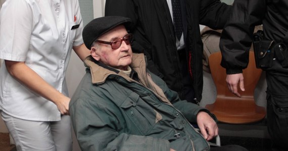 Stan gen. Wojciecha Jaruzelskiego jest poważny, może zagrażać jego życiu - przyznają lekarze z Wojskowego Instytutu Medycznego w Warszawie. 91-letni Jaruzelski w niedzielę przeszedł udar. Przebywa na oddziale intensywnej opieki medycznej WIM.