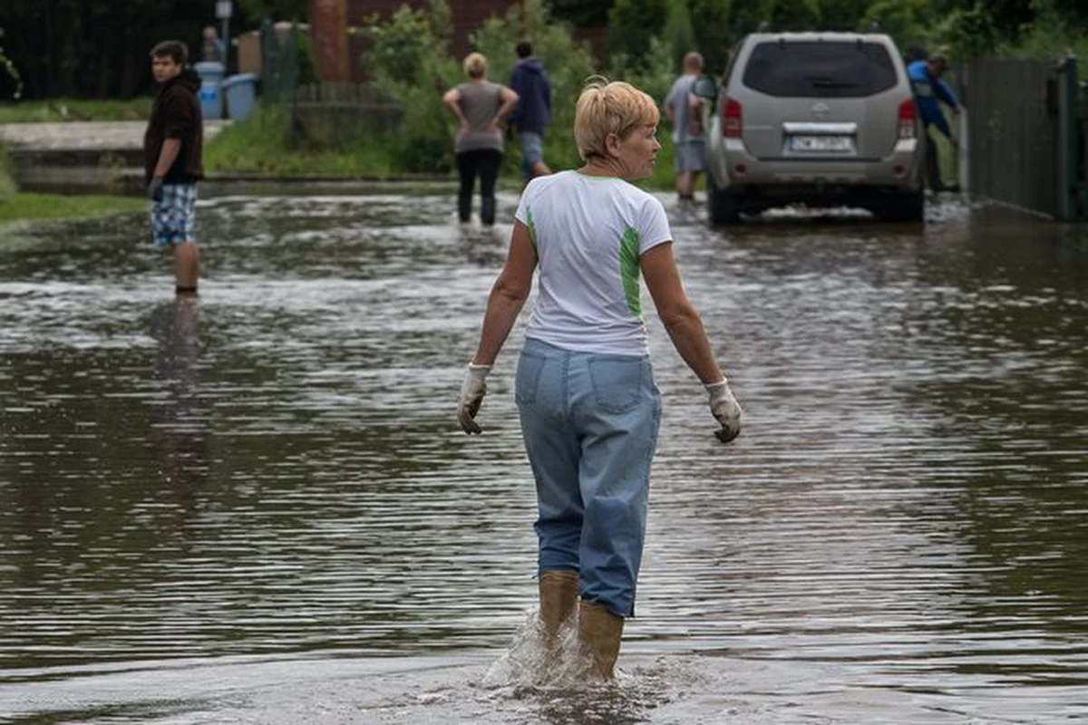 Instytut Meteorologii i Gospodarki Wodnej i Ministerstwo Administracji i Cyfryzacji ostrzegają przed intensywnymi opadami deszczu. Jak podał resort administracji, jest prawdopodobne, że dojdzie do powodzi. Największe wzrosty stanów wody spodziewane są na terenie województw podkarpackiego, małopolskiego, śląskiego, świętokrzyskiego i lubelskiego.