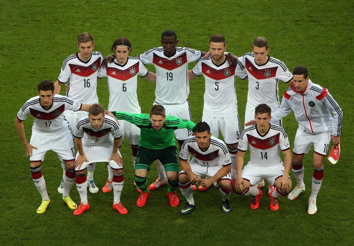 Siedmiu piłkarzy, którzy zagrali we wtorkowym meczu towarzyskim z reprezentacją Polski (0:0), znalazło się w 27-osobowej kadrze Niemiec na mistrzostwa świata w Brazylii. Wśród nich jest Kevin Voland, który w Hamburgu zadebiutował w barwach narodowych. 