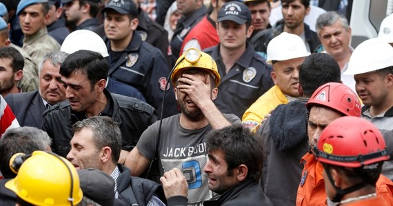 Co najmniej 282 osoby zginęły we wtorkowym wybuchu i pożarze w głębinowej kopalni węgla brunatnego w tureckim mieście Soma. To najnowszy bilans ofiar tej najtragiczniejszej katastrofy górniczej w dziejach Turcji.