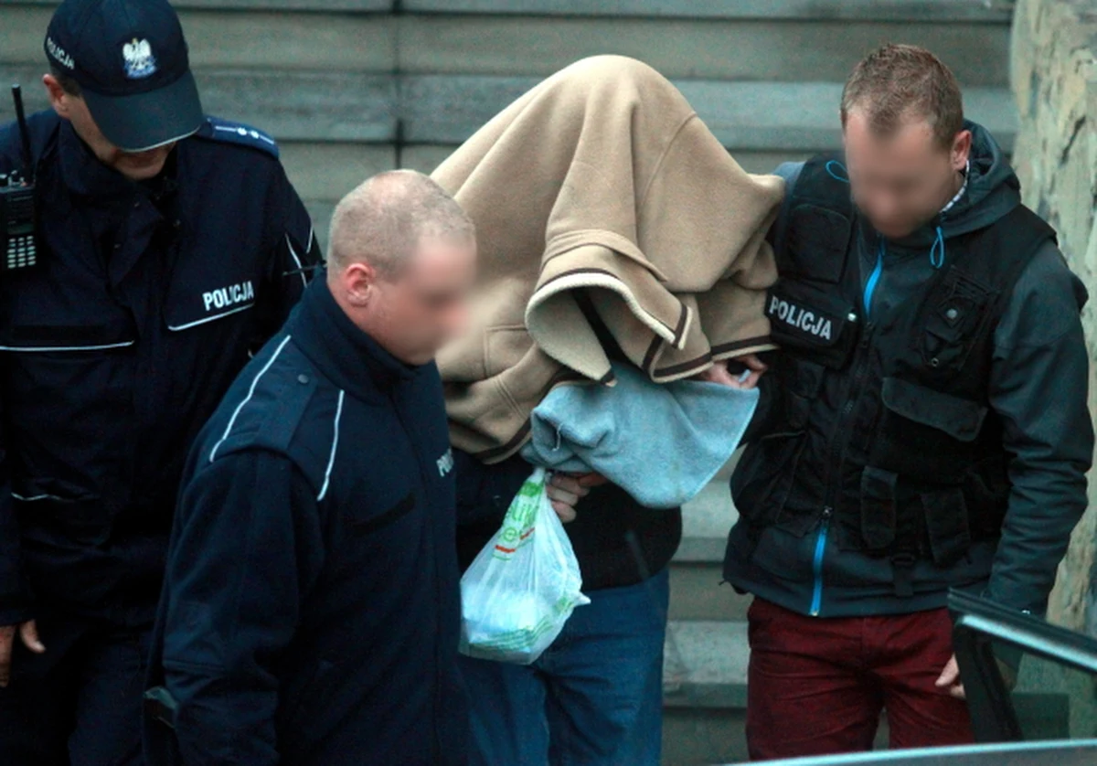 Jest wniosek o areszt dla znachora z Nowego Sącza. Dziś mężczyzna usłyszał drugi zarzut. Prokuratura oskarżyła Marka H., który leczył zagłodzoną półroczną Madzię, o świadczenie usług medycznych bez uprawnień i za pieniądze.