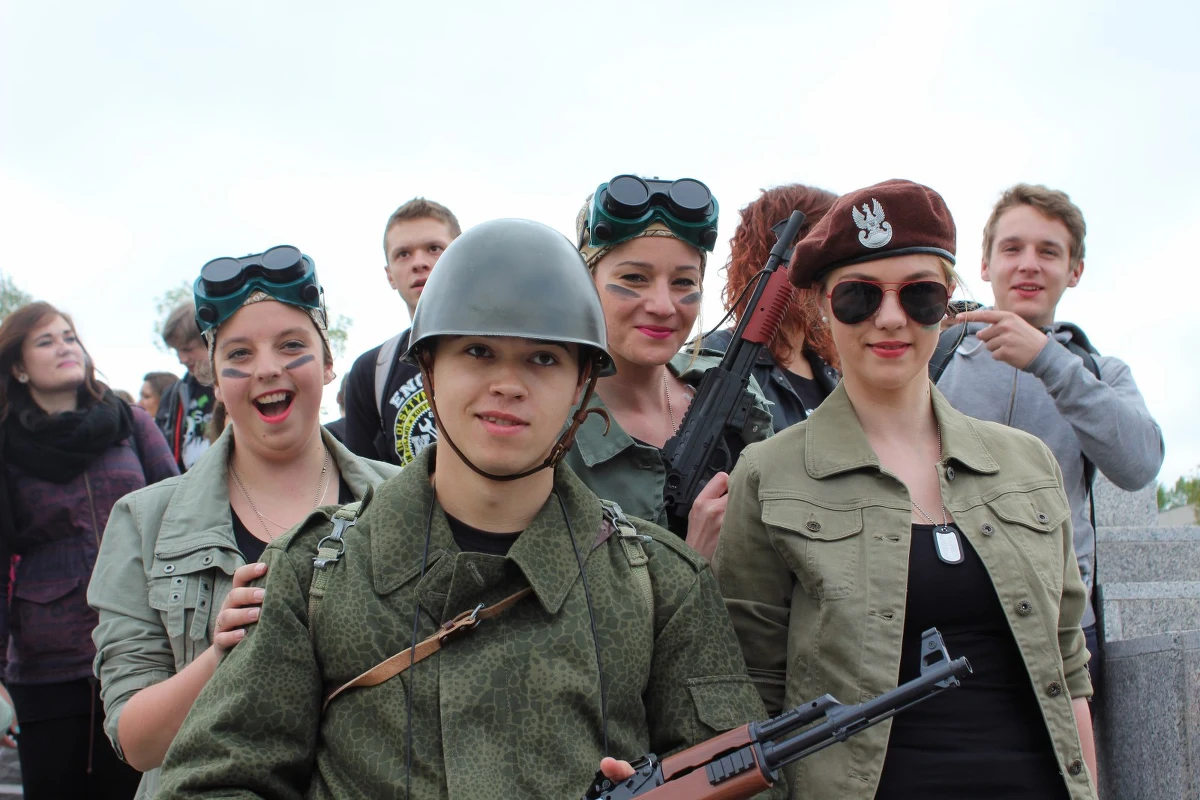 W Olsztynie rozpoczęła się Kortowiada, czyli juwenalia Uniwersytetu Warmińsko-Mazurskiego. Tysiące barwnie ubranych studentów bierze udział w paradzie z centrum do studenckiego Kortowa.