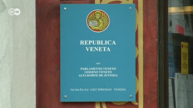 Przez stulecia Republika Wenecka była handlową i polityczną potęgą. Nazywano ją "Serenissima" - Najjaśniejszą. To właśnie do tego historycznego dziedzictwa nawiązują separatyści, którzy chcą oderwania się całego regionu Veneto (Wenecji Euganejskiej) od reszty Włoch.


Zwolennicy secesji uważają, że władze centralne w Rzymie nie inwestują w region, a zamiast tego ściągają z Wenecji absurdalnie wysoki haracz w postaci podatków. Samozwańczy bojownicy o wolność Wenecji od wielu lat spędzają sen z powiek rządowi i prokuraturze, która uważa je za ugrupowanie zbrojne. Ostatnio akcje separatystów przybrały na sile. - Mieszkamy w państwie, które nas codziennie okrada! Tak dalej być nie może - mówią.