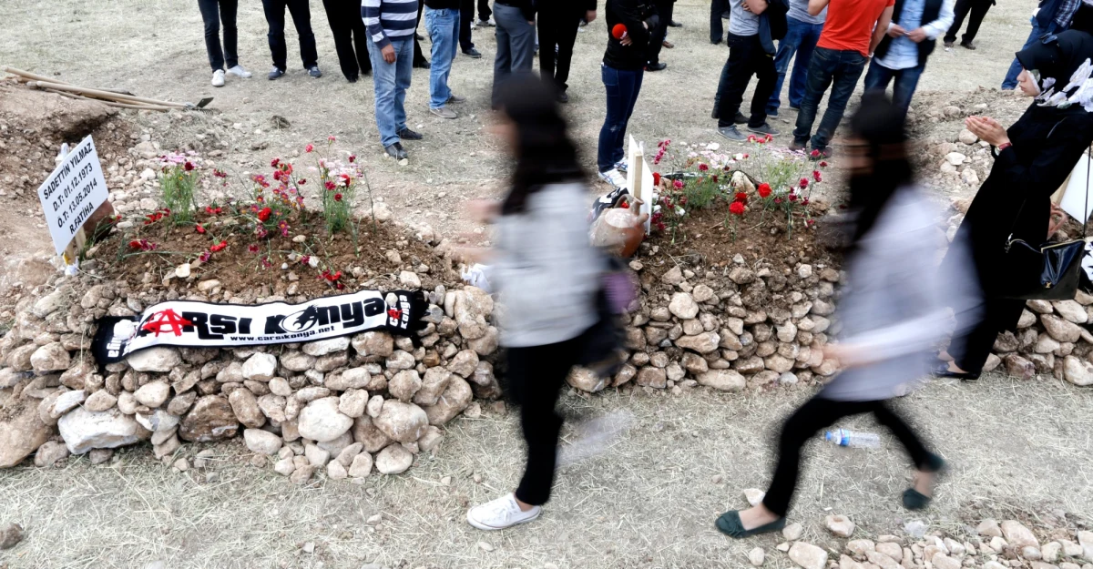 Turecka policja rozproszyła za pomocą gazu łzawiącego i działek wodnych 10-tysięczną demonstrację w Somie na zachodzie kraju. Jej uczestnicy obwiniali rząd o wtorkową katastrofę w miejscowej kopalni węgla brunatnego, w której zginęło ok. 300 górników.