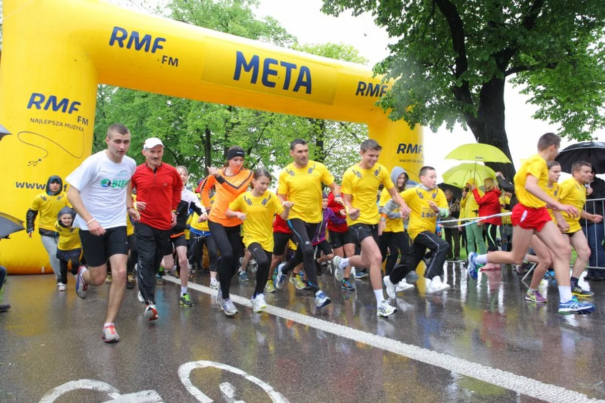 Na krakowskich Błoniach odbyło się dziś wielkie święto biegaczy. Najważniejsze trofeum - Puchar Radia RMF FM zdobyli: Wioletta Frankiewicz i Artur Kozłowski. 