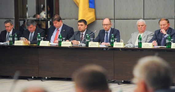 Przedstawiciele wschodnich regionów Ukrainy chcą reformy konstytucji, która gwarantowałaby, że kraj może przystępować do bloków międzynarodowych jedynie na podstawie referendum. Postulat ten wysunięto w sobotę w Charkowie na obradach drugiego okrągłego stołu.
