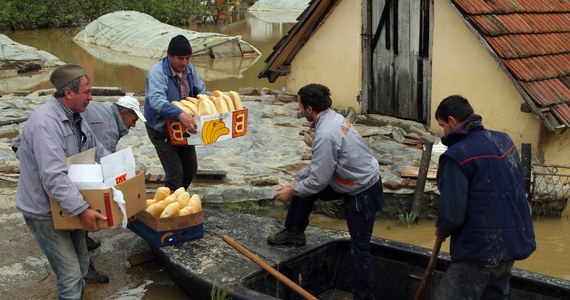Do co najmniej 30 wzrosłą liczba ofiar śmiertelnych katastrofalnych powodzi, które nawiedziły Serbię oraz Bośnię i Hercegowinę. Ewakuowano kilkadziesiąt tysięcy ludzi. 