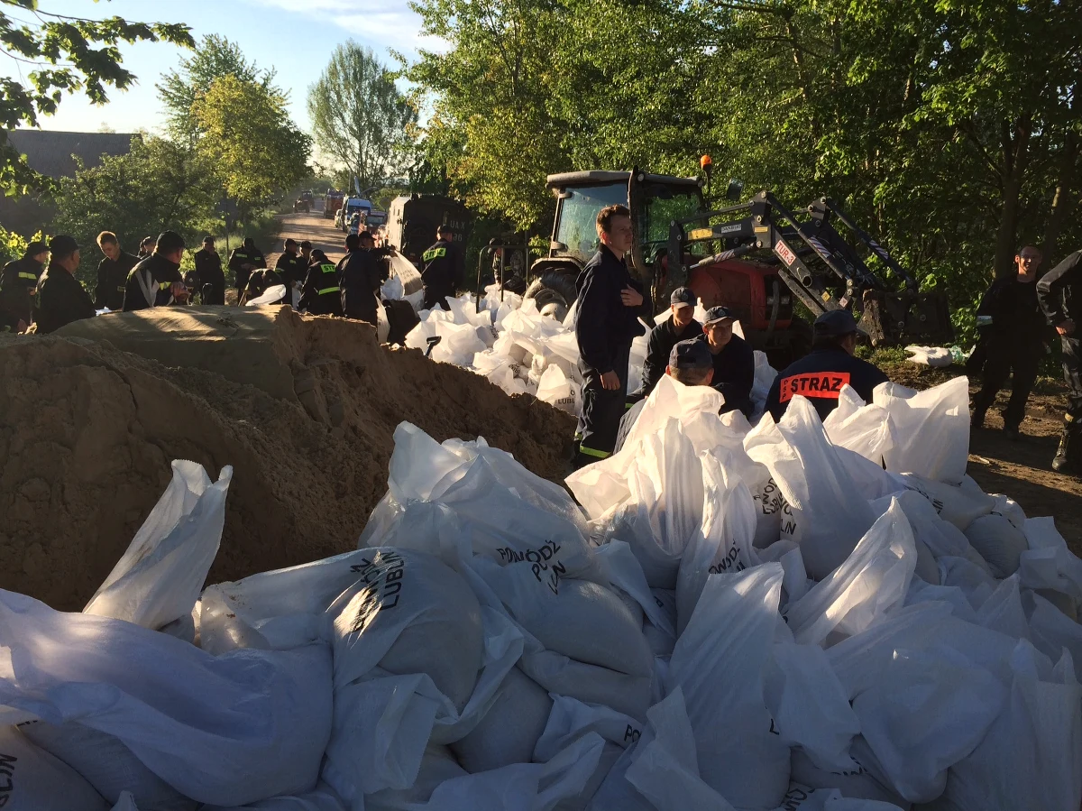 W nocy fala kulminacyjna na Wiśle po ulewnych deszczach na południu Polski minęła Sandomierz. To właśnie w tym mieście woda miała osiągnąć najwyższy poziom około godziny 2 w nocy. W tej chwili sytuacja jest stabilna. Przed południem fala dotrze na Lubelszczyznę. Na jej nadejście przygotowuje się m.in. Annopol.
