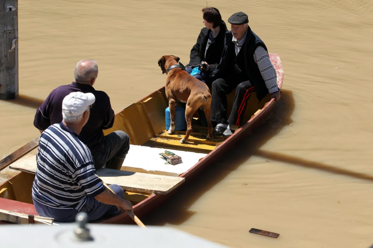W Bośni i Hercegowinie ponad milion ludzi, co stanowi ponad jedną czwartą mieszkańców, ucierpiało w powodziach - ogłosił wicepremier i szef MSZ Zlatko Lagumdżija. Porównał on skutki powodzi do zniszczeń wojennych z lat 1992-95.